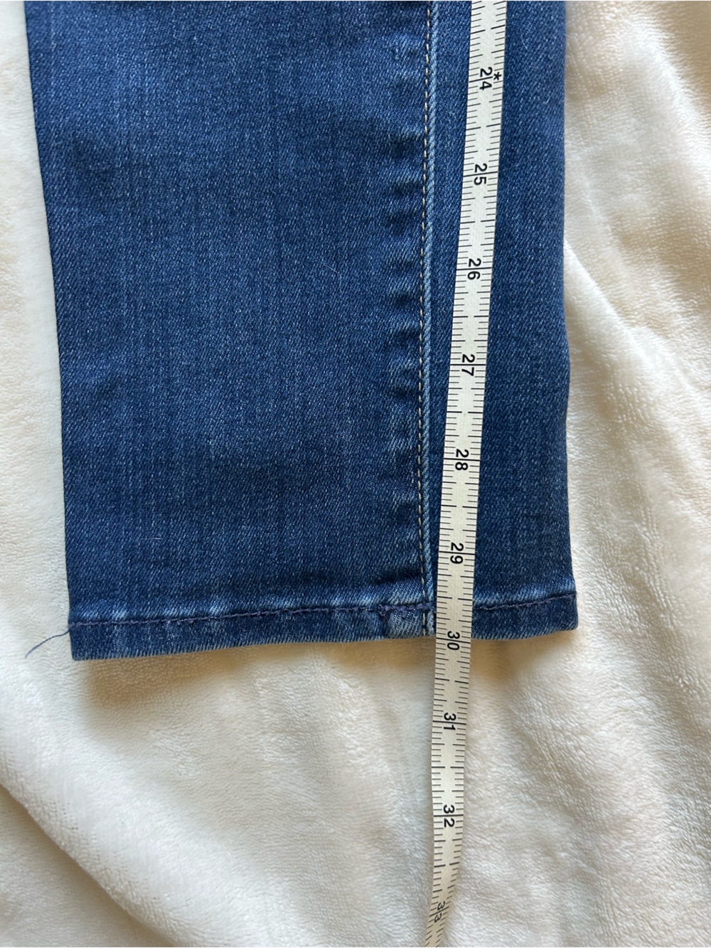 7 For all Mankind Women's Slim Cigarette Jeans in Size 27 - Picture 9 of 11